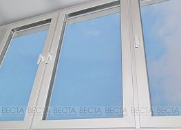 Окно Рехау со скрытыми петлями на балконе